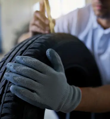 Jak sprawdzić i zadbać o stan opon?